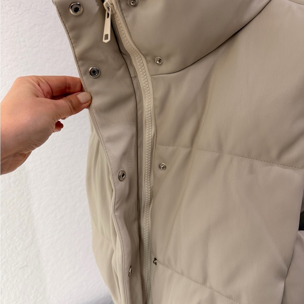 Women's Beige Puffer Vest- Chic & Cozy essential - Picture 2 of 8